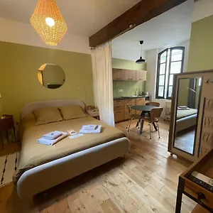 De Charme A La Roquette Apartment